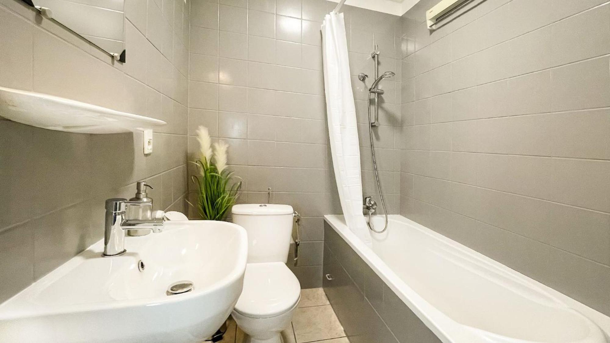 HOMEY KEOLA - Parking privé gratuit - Aux portes de Genève - Au pied du tram - Appartement avec 1 chambre et un grand salon avec un canapé-lit Ambilly Exterior foto