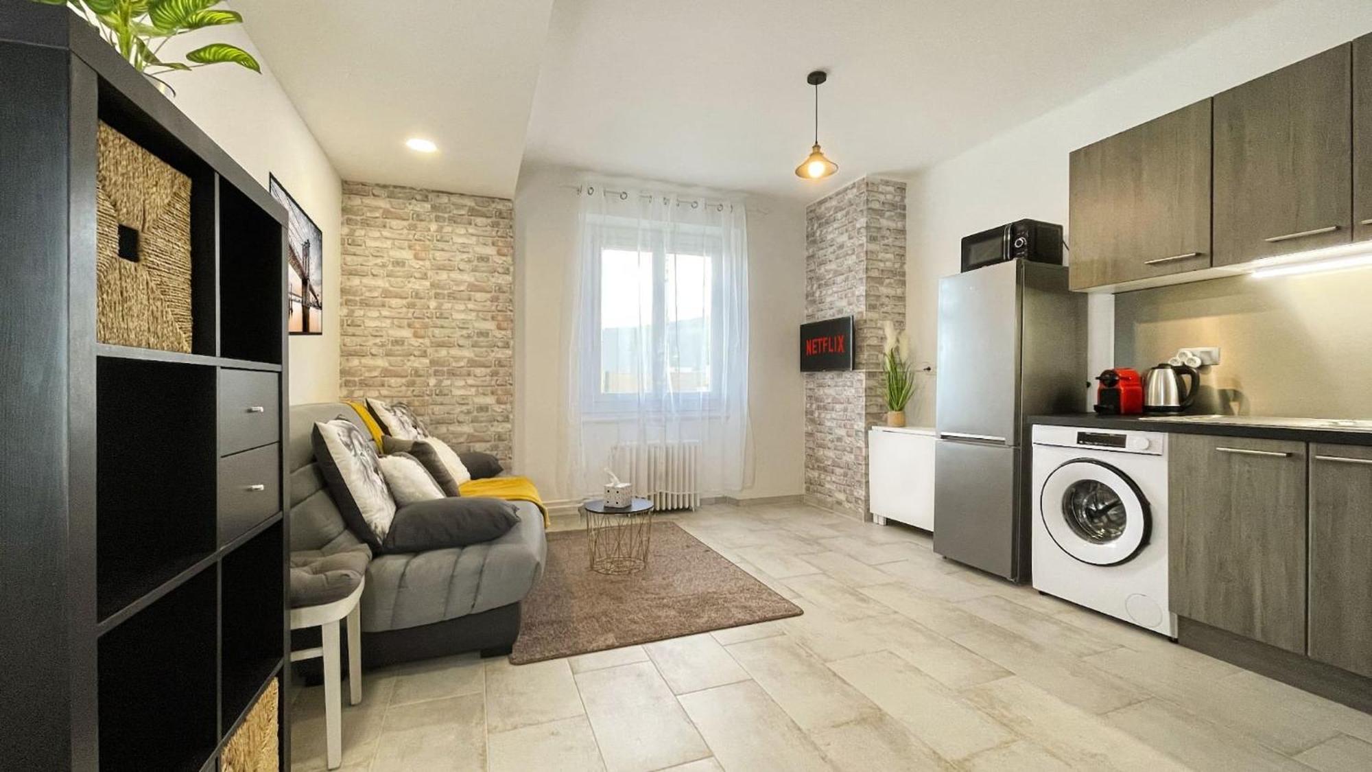 HOMEY KEOLA - Parking privé gratuit - Aux portes de Genève - Au pied du tram - Appartement avec 1 chambre et un grand salon avec un canapé-lit Ambilly Exterior foto