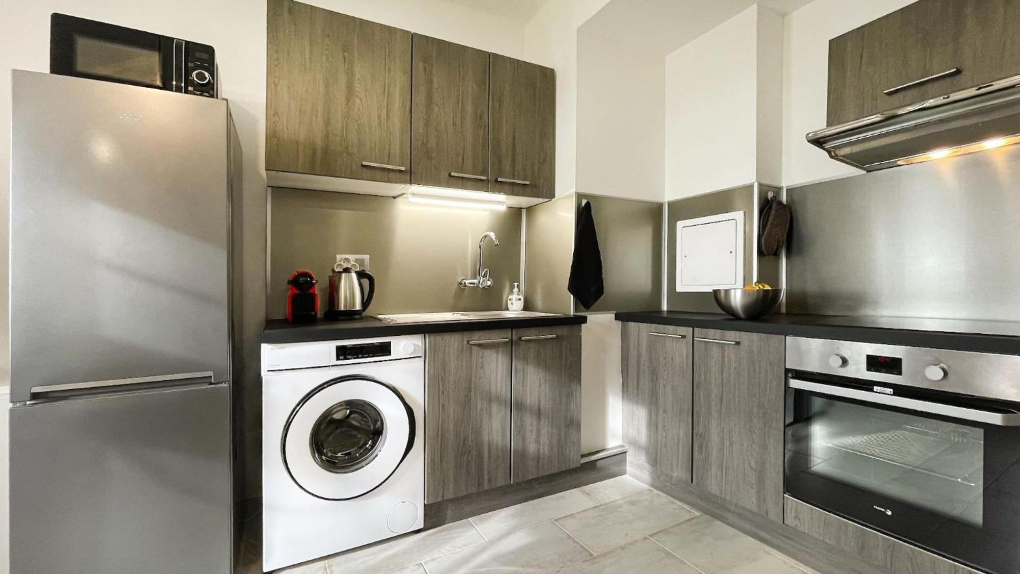 HOMEY KEOLA - Parking privé gratuit - Aux portes de Genève - Au pied du tram - Appartement avec 1 chambre et un grand salon avec un canapé-lit Ambilly Exterior foto
