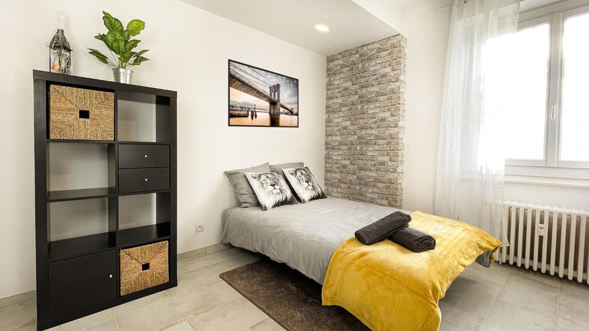 HOMEY KEOLA - Parking privé gratuit - Aux portes de Genève - Au pied du tram - Appartement avec 1 chambre et un grand salon avec un canapé-lit Ambilly Exterior foto